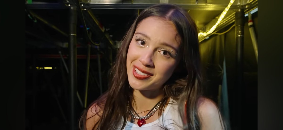 iliv4uolivia's tweet photo. its really her dream to visit the Philippines!! look at her sheโs teary eyed ๐ฅน๐ฅน filo livies loves u @oliviarodrigo #GUTSTourPH ๐๐โจ https://t.co/VXJJfWKAGR