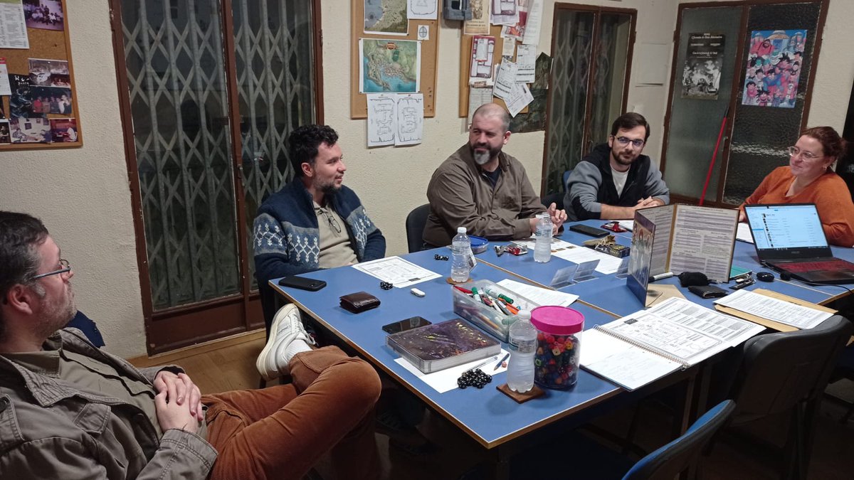 Martes de #M20 en <a href="/club_dragom/">Club Dragom Jerez</a>. Se termino "Dancing in the Dark" con un final agridulce. Los PJs salvaron a recién "despertado" Johnny Russell cayendo en el combate con un Lindworm uno de ellos. Sam "Long River" Wovoka bani Cuentasueños sera recordado.
<a href="/Nosolorol/">Nosolorol</a> 
<a href="/BibliOscura/">Biblioteca Oscura</a>