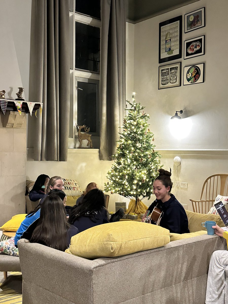 Roedean Houses tweet media