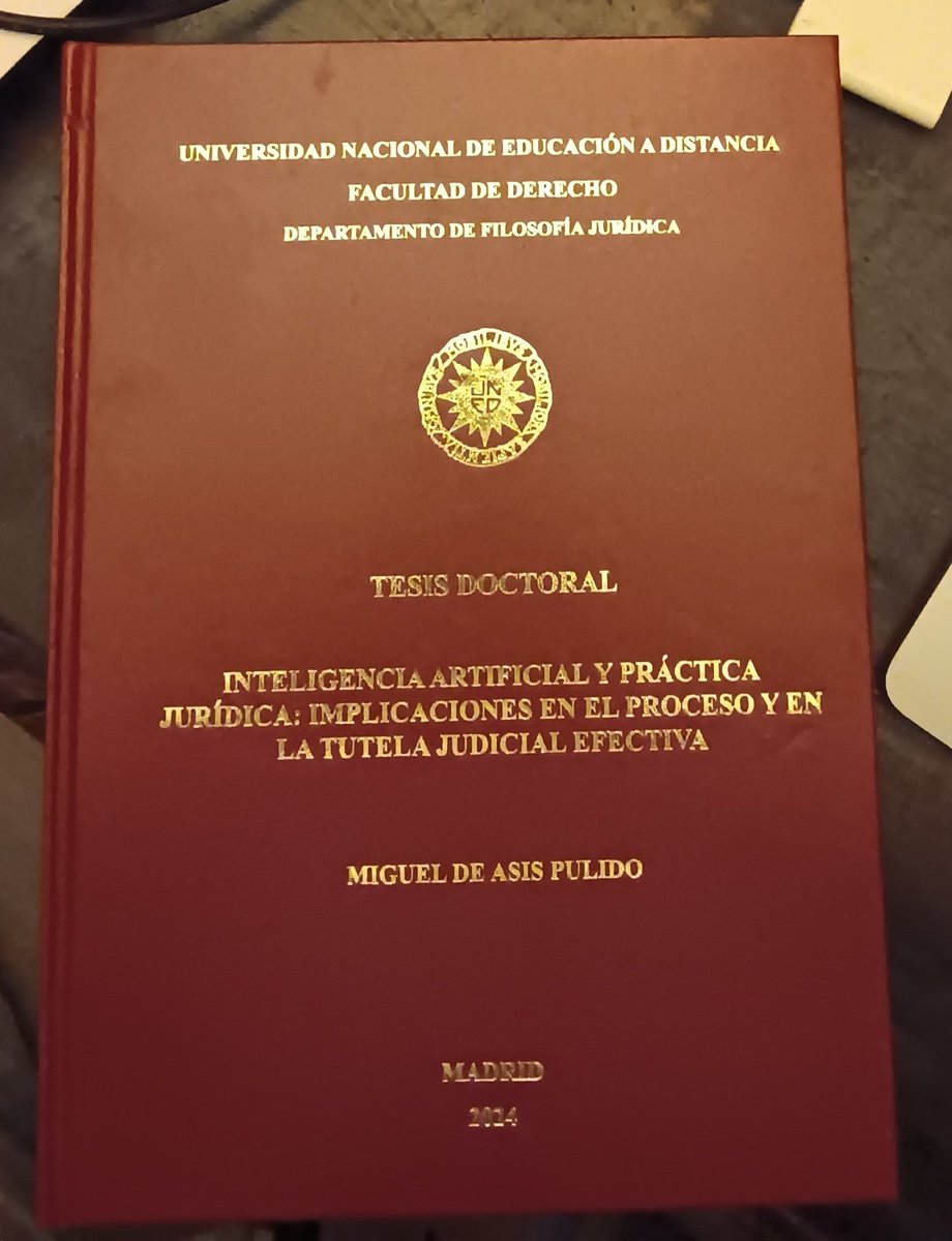 Hace una semana defendí mi tesis en la <a href="/FacDerecho_UNED/">Fac. Derecho UNED</a>. Hoy me han notificado la calificación del Tribunal: SOBR. CUM LAUDE y opción a P. Extraordinario.

Así terminan tres años de investigación y se abren nuevas etapas en la Academia, que como Doctor acojo con ilusión infinita.
