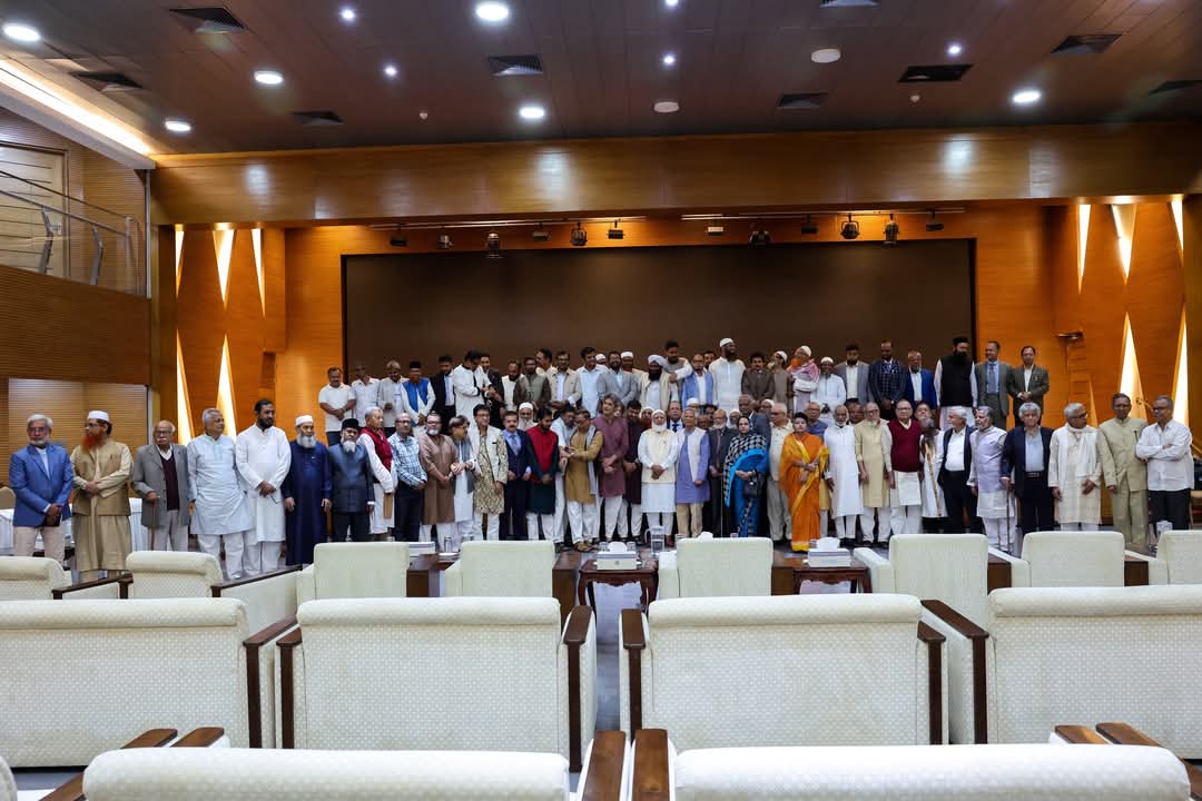 Abdmh02's tweet photo. All political parties except Awami Fascist League are united against any conspiracy made by India. Bangladesh is united to make a better Bangladesh and South Asia.

#Dhaka #Bangladesh #Unity https://t.co/bJNklkzqMl