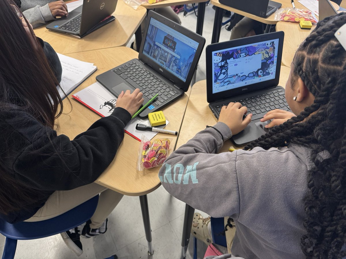 HMS_PGCPS's tweet image. Middle school technology and manipulative use equals student engagement!  #manipulativesarefun