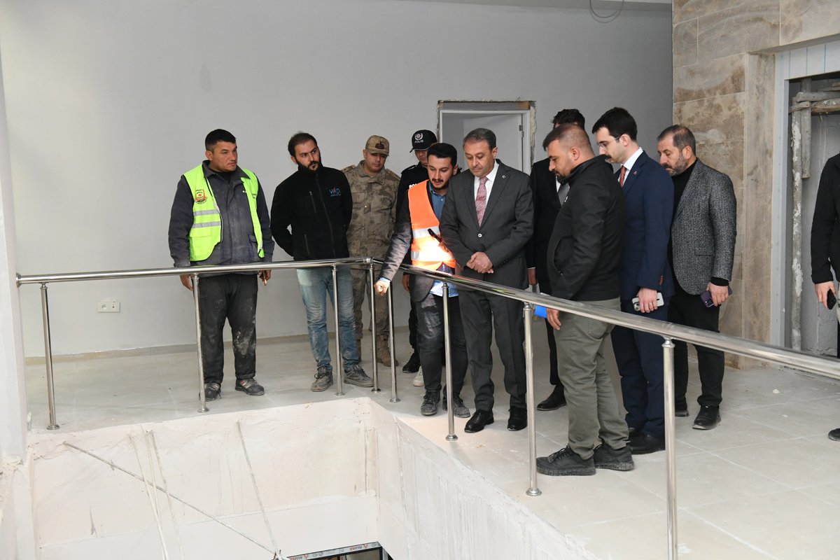 🔵 Akçakale'de Yakın Zamanda 
Üç Kuruluşumuz Yeni Hizmet Binalarına Kavuşuyor…

◻️İlçe Halk Kütüphanesi

◻️İlçe Tarım Müdürlüğü 

◻️İlçe Emniyet Müdürlüğü 

🟢 Hizmet Binalarının yapımı Bakanlıklarımız tarafından sağlanan 
imkanlarla gerçekleştiriliyor…

#Akçakale