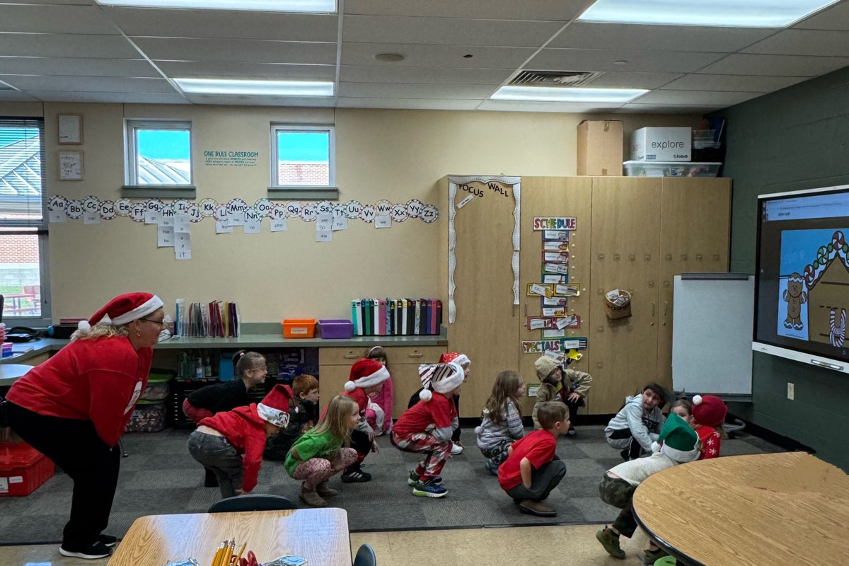 CuivrePark's tweet photo. Mrs. Buck joining our morning Alpha-Stretch break. - Mrs. Zangaro #cpepride https://t.co/WWy4A4gZsQ