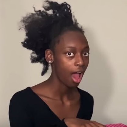 obsessionminaj's tweet photo. Y'ALL I- https://t.co/oL7jyyCDUA