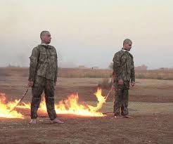 2016'da Suriye'de iki askerimizi diri diri yakan mezhepçi teröristler şimdi Halep'i aldılar diye Saray medyası bayram ediyor.
Düşmanı başka yerde aramayın; içeriye bakın, görürsünüz.