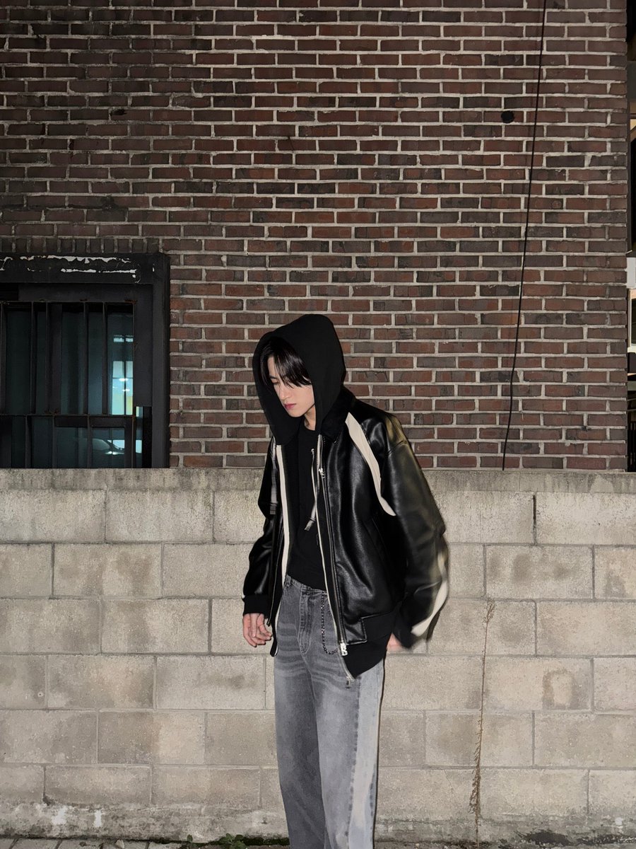 jennnawerid's tweet photo. Leather jacket crew 🖤

#FRIENDZSelcaDay #TRENDZ #트렌드지 #Yoonwoo #윤우 #FRENDZ @TRENDZ_OFFCL https://t.co/CpCmsdNAFW