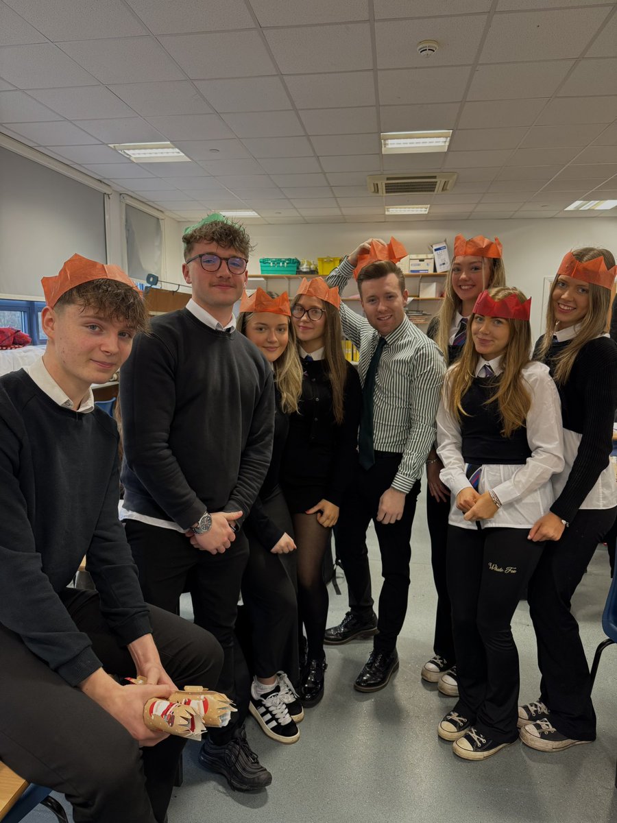 Lots of Christmas fun up in the business &amp; <a href="/SASB_Comp/">SASB Computing Science Department</a> dept in <a href="/sasbhighschool/">SASB High School</a> 5C2 in the festive mood with their Christmas Cracker revision task ahead of our prelims! #HigherBusiness #Christmas #Revision 🎄🎅🏻🎁