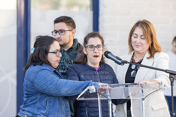 UJIuniversitat's tweet photo. L’UJI presenta el Pla d’inclusió i no-discriminació en el marc del Dia Internacional de la Discapacitat. L’acte també ha inclòs una lectura col·lectiva sobre els Drets de les Persones amb Discapacitat i la representació d’una performance a càrrec de la Companyia Maset de Frater: https://t.co/L2yhFOsiPF