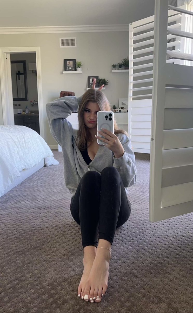 Goddess_BrookeM's tweet photo. Why does a 3 second long video of some of my send receipts slowly hypnotise your beta brains into wanting to add more to my Balance 🤭💅

How cute https://t.co/3SIYtPuDrh