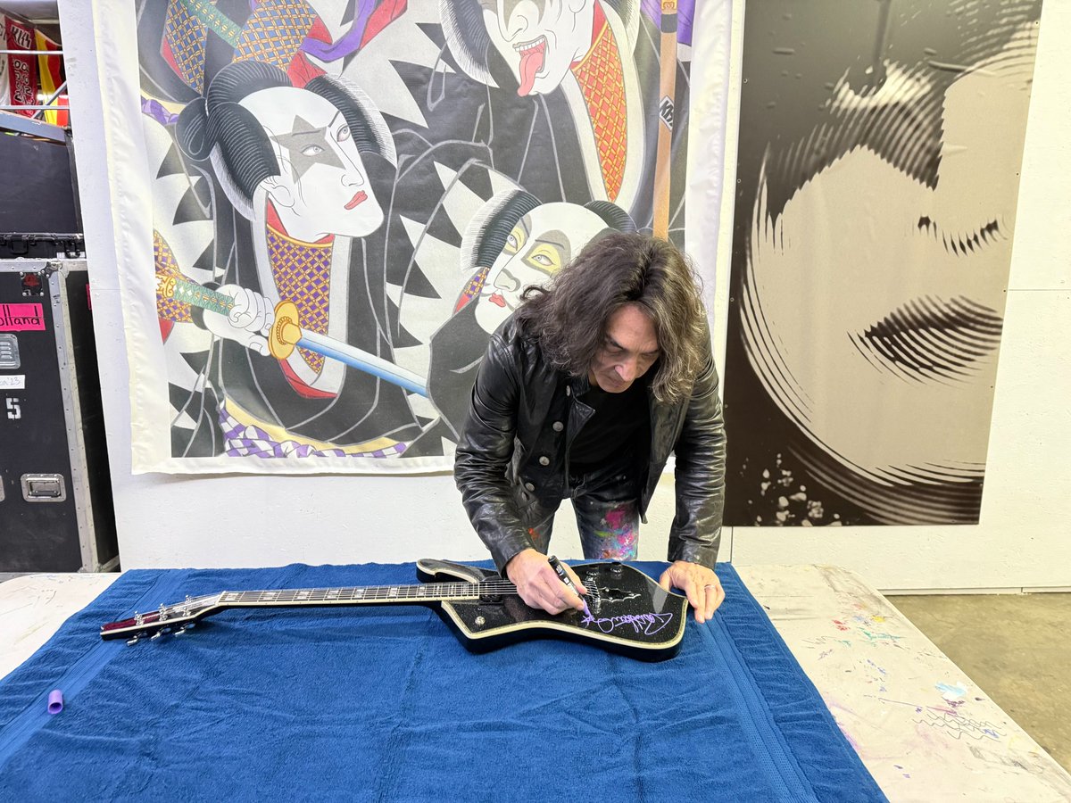 I'm giving away one of my Signature PS-10 Silver Sparkle Guitars to support <a href="/mendingkids/">Mending Kids</a>.

Donate now to win this autographed guitar and help provide life-saving surgical care to sick children worldwide.

Donate To Win at: fandiem.com/kiss 

<a href="/winwithfandiem/">Fandiem</a> #fansgiving