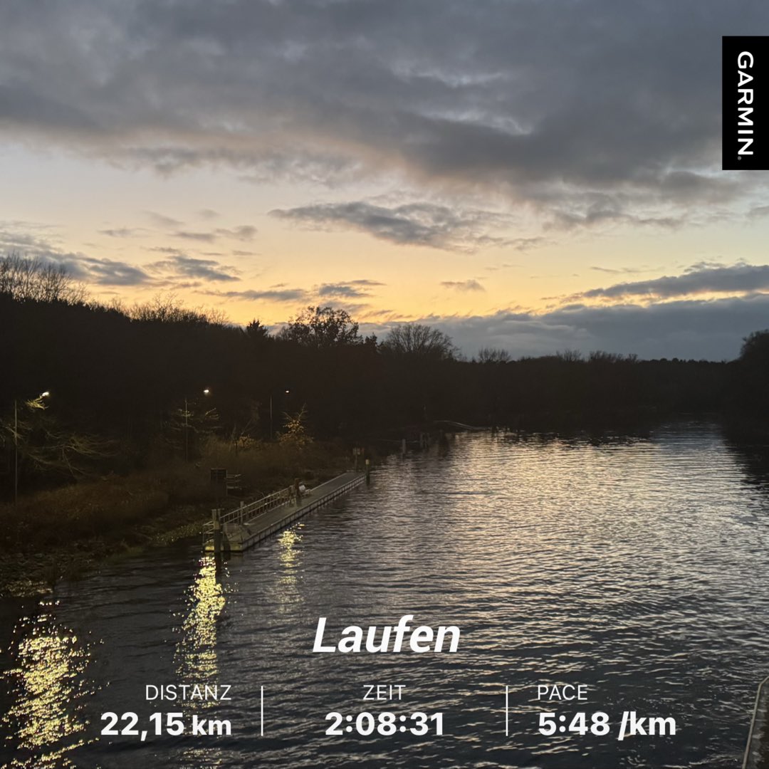 MorelliSally's tweet photo. 4. Adventskalendertür = 22k ✅

7°C ☁️ mit Sprühregen. Leichter als gedacht. 
Mittags beim Dentist gewesen, war komisch mit noch betäubter Oberlippe loszulaufen. Egsl, ankommen zählt.
#RuntheAdventschallenge #nevernotrunning https://t.co/gBFvoTEGwG