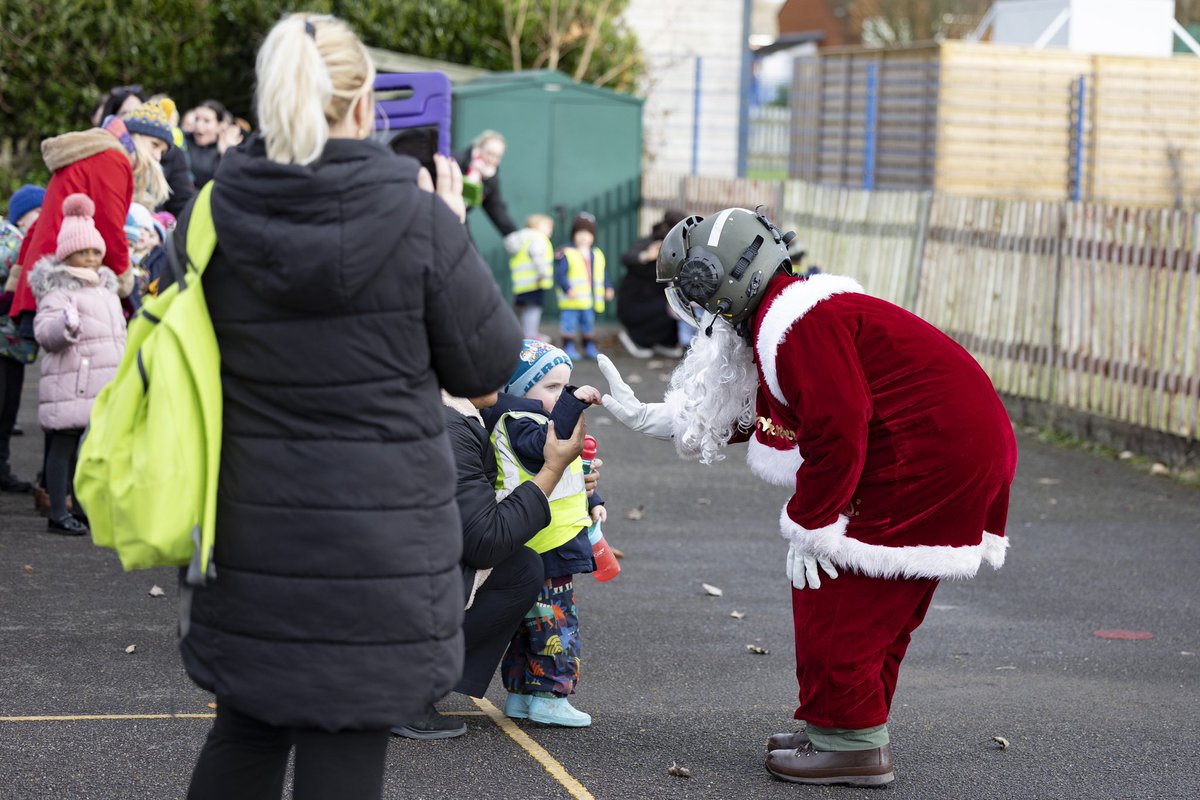 RAFBenson's tweet photo. Thank you to all those who helped Father Christmas deliver Christmas joy and presents around the local area and John Radcliffe Hospital Childrenโs Wing yesterday. ๐
To those who donated beautiful Christmas gifts thank you so muchโค๏ธ
#rafbenson #christmas #festivecheer https://t.co/1rvTLp5Wyl
