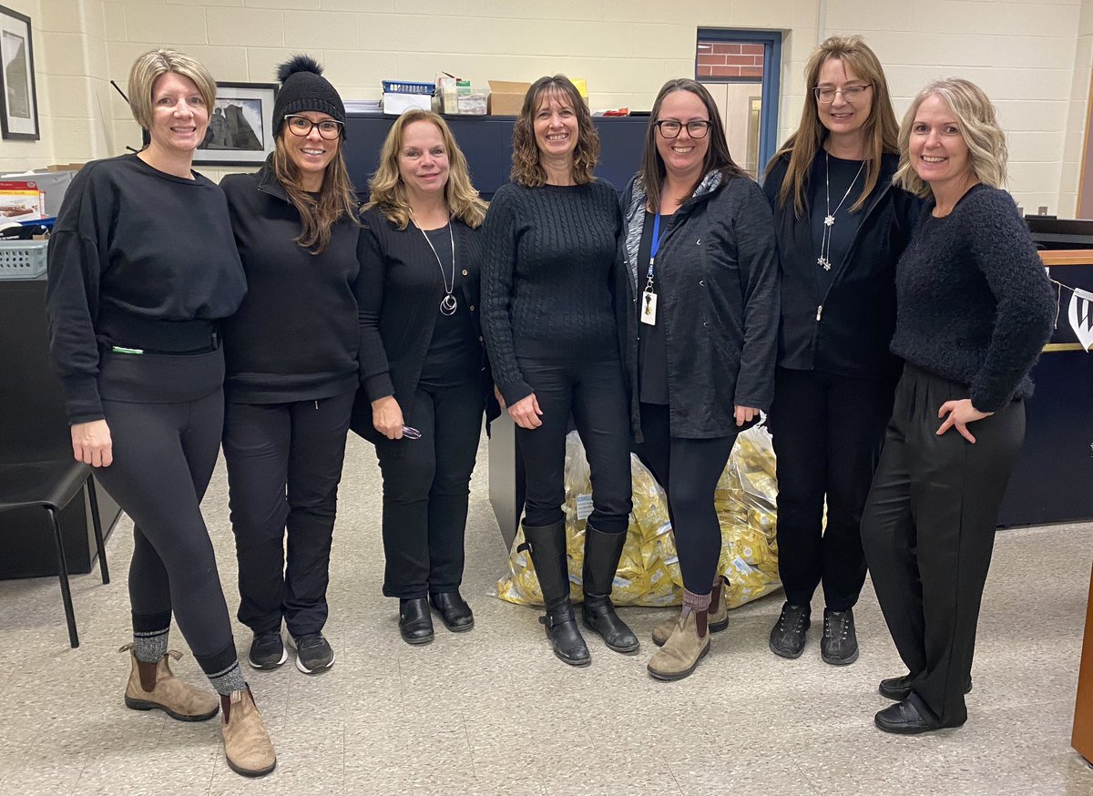 QuakerVillagePS's tweet image. It’s an “Underground Sprit Day” for staff. Ms. Forno, Ms. Campbell and Ms. Moloney’s classes were the first to catch on!