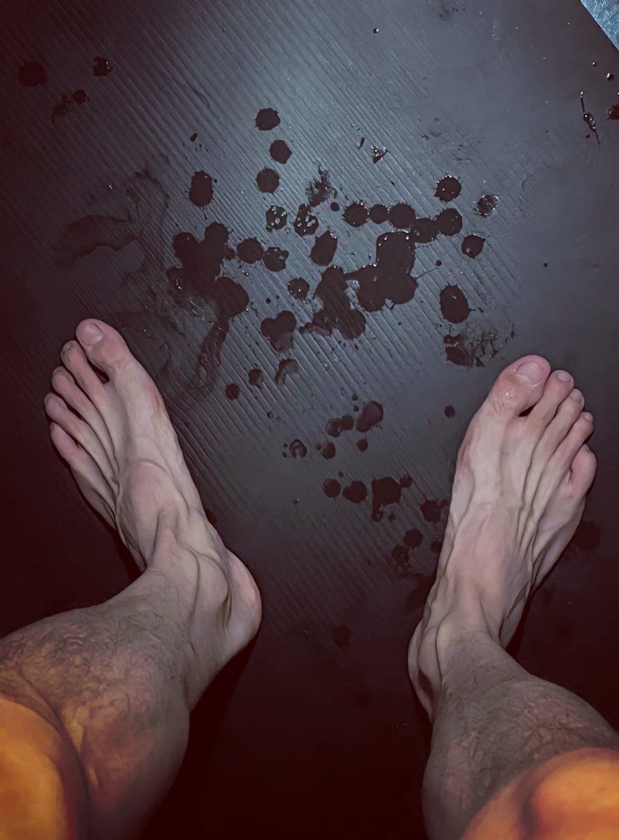 天气慢慢转冷了，急需一起暖被窝的老婆，我还是比较适合出演熟睡的丈夫，摆好姿势了，要不直接坐上来吧！#原创博主#同城交友