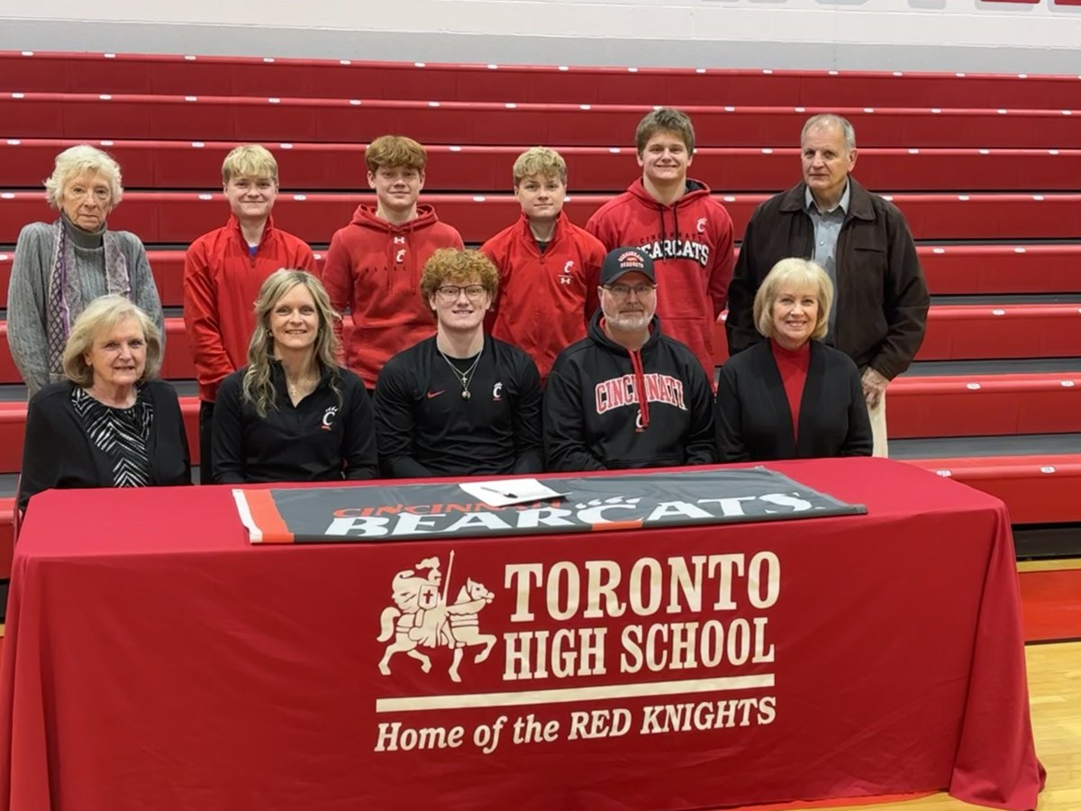 Rob Metzger (@rmetzgerwtov9) on Twitter photo Toronto senior Zeb Kinsey makes it official today. The standout QB signs with <a href="/GoBEARCATS/">Cincinnati Bearcats</a> football and heads down later this month to begin his college journey.
We’ll hear from him tonight on <a href="/WTOV9/">WTOV NEWS9</a>. Toronto senior Zeb Kinsey makes it official today. The standout QB signs with <a href="/GoBEARCATS/">Cincinnati Bearcats</a> football and heads down later this month to begin his college journey.
We’ll hear from him tonight on <a href="/WTOV9/">WTOV NEWS9</a>.