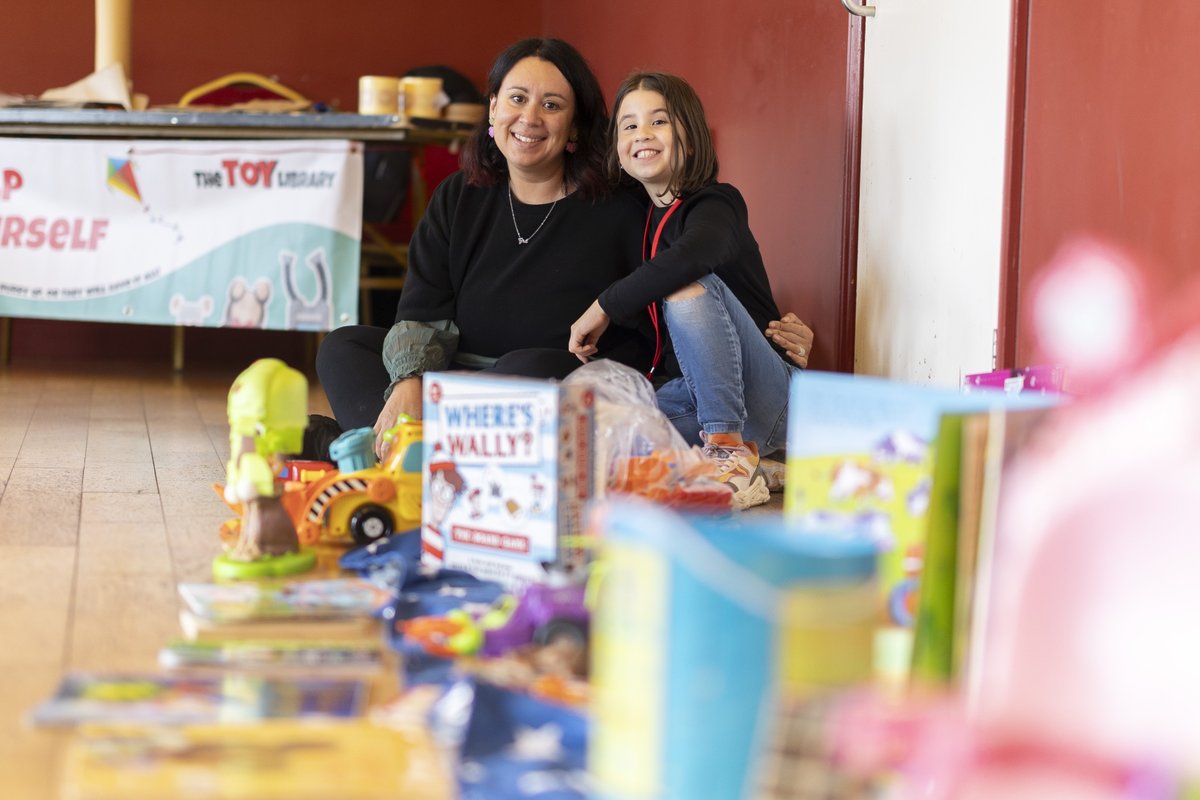 Ireland's Toy Library aims to disrupt industry and tackle plastic waste

Led by UCC PhD researcher Giorgia Anile, The Toy Library offers a free way for families to donate and find toys this Christmas season.

rte.ie/news/ireland/2…