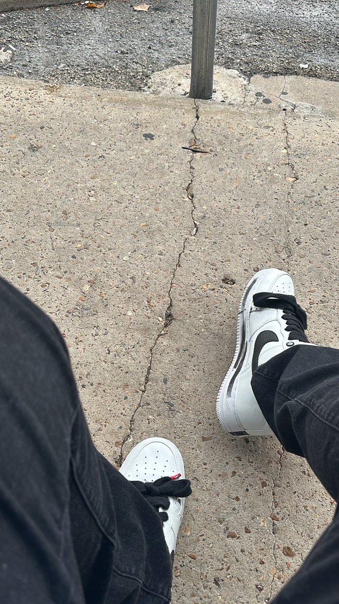 Waiting for <a href="/official__wonho/">WONHO Official</a> 🤘😌 #WonhoinHouston