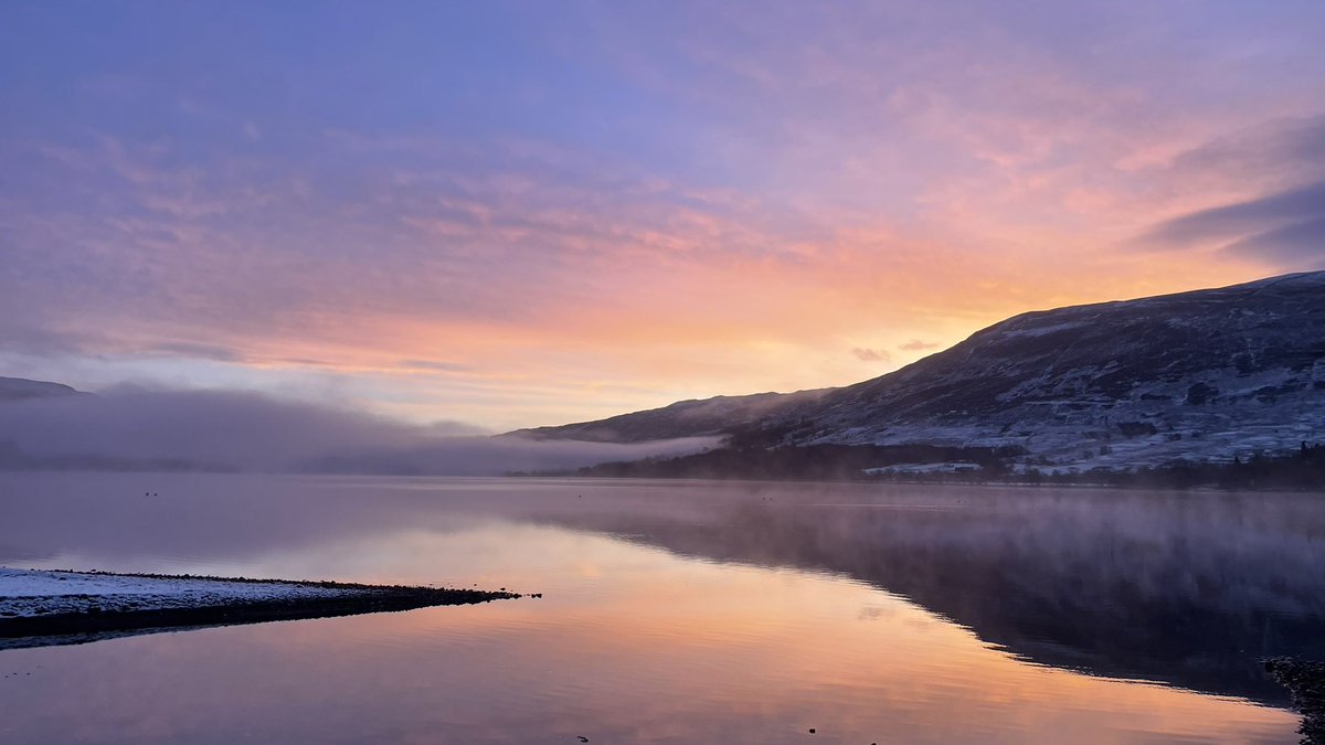 jenscotney's tweet image. Beautiful sunrise walk at the loch today 🌅