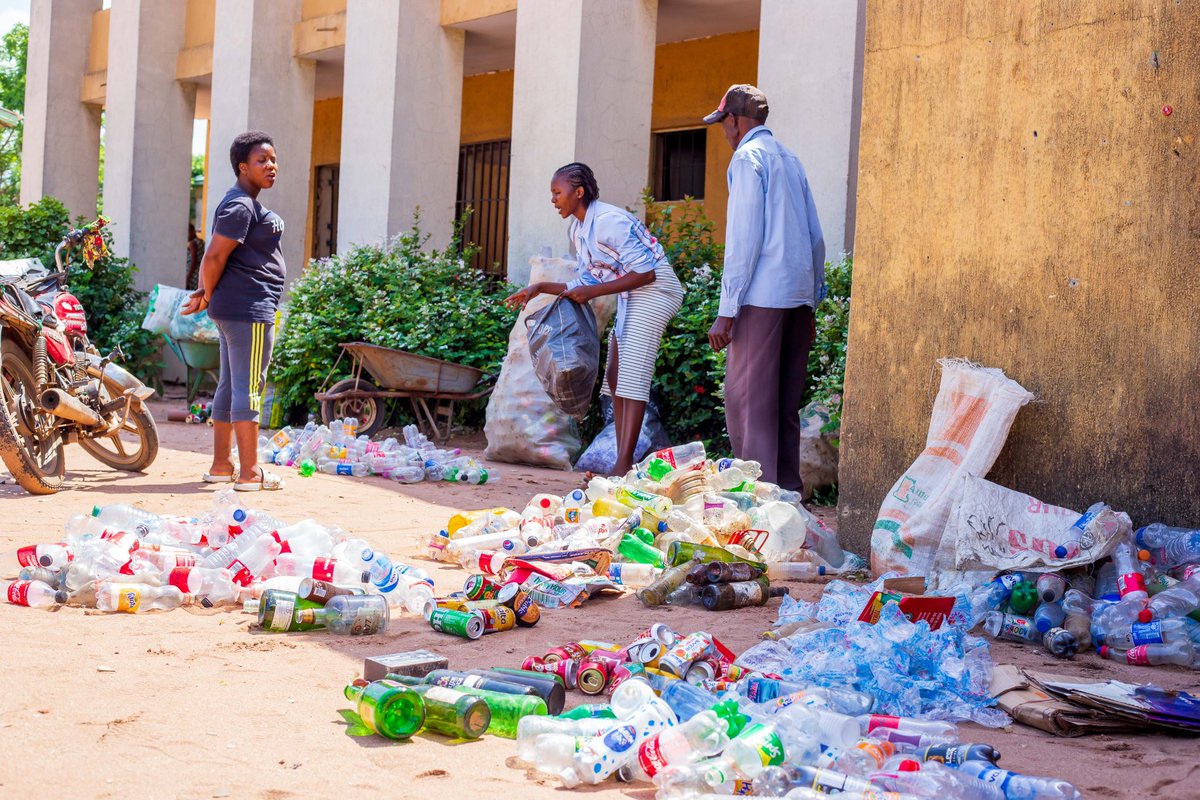 RecyclePoints ♻️ (@recyclepointsng) on Twitter photo At <a href="/RecyclePointsNG/">RecyclePoints ♻️</a> we believe grassroots recycling powered by waste pickers is d heartbeat of sustainable waste management. Empowering these local heroes preserves our environment n transforms waste to economic opportunities for d underserved. #calltoearthday <a href="/CNN/">CNN</a> <a href="/CNNAfrica/">CNN Africa</a> At <a href="/RecyclePointsNG/">RecyclePoints ♻️</a> we believe grassroots recycling powered by waste pickers is d heartbeat of sustainable waste management. Empowering these local heroes preserves our environment n transforms waste to economic opportunities for d underserved. #calltoearthday <a href="/CNN/">CNN</a> <a href="/CNNAfrica/">CNN Africa</a>