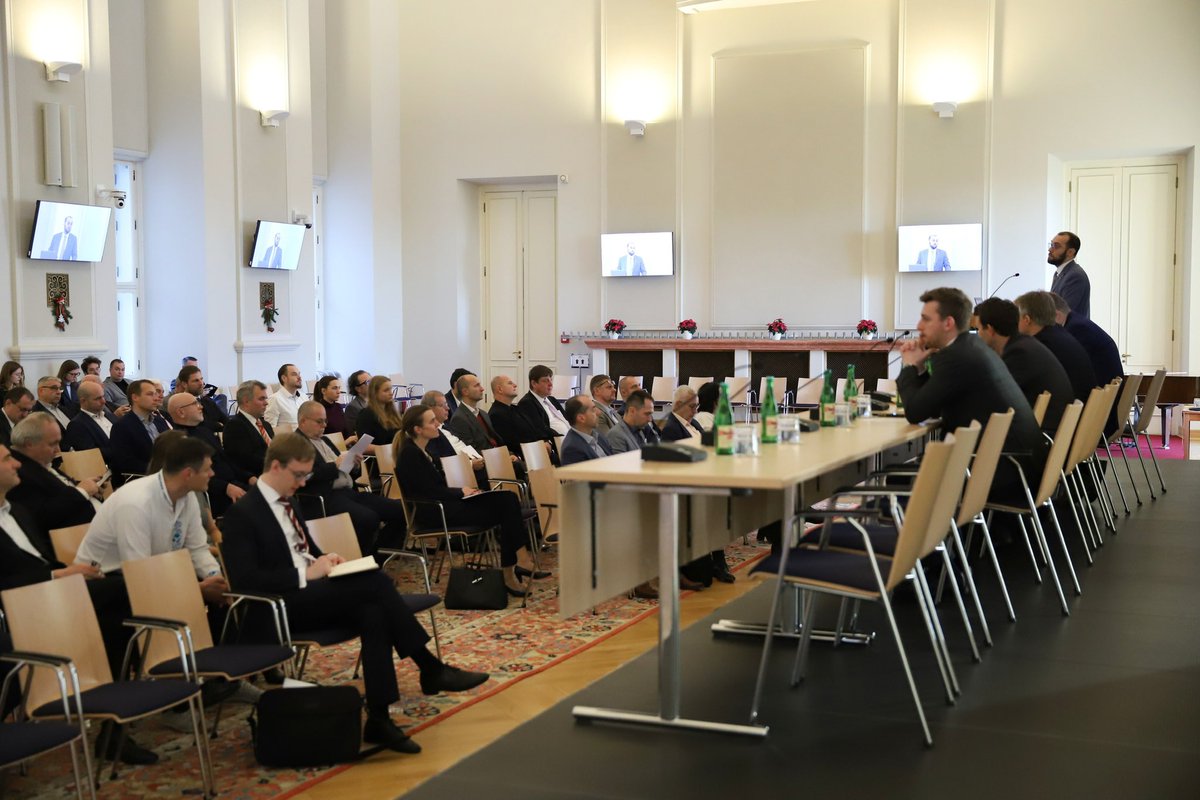 mzvcr's tweet photo. Dnes jsme na @mzvcr s @TomasKopecny_CZ uspořádali seminář o investicích na Ukrajině. 🇺🇦 @NRBCZ představila program pro EU Facility, své projekty ukázaly i @EIB a @EBRD. Díky @DavidMüller_CZ, @GandalovicPetr a Tomáši Nidetzkému.

80 firem, 1 téma: obnova Ukrajiny! https://t.co/8D9SRMoO20