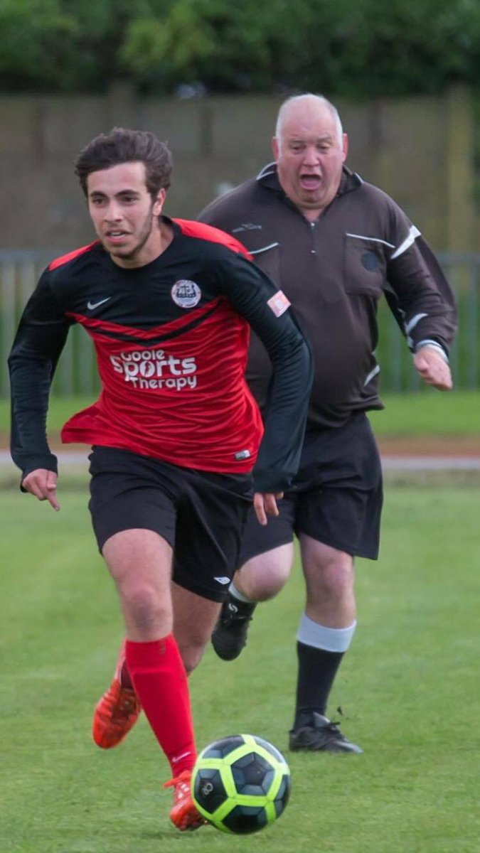 SundayShoutsFC's tweet photo. Ref trying to keep up with play like.. 😂 https://t.co/mIUAFoFFVZ