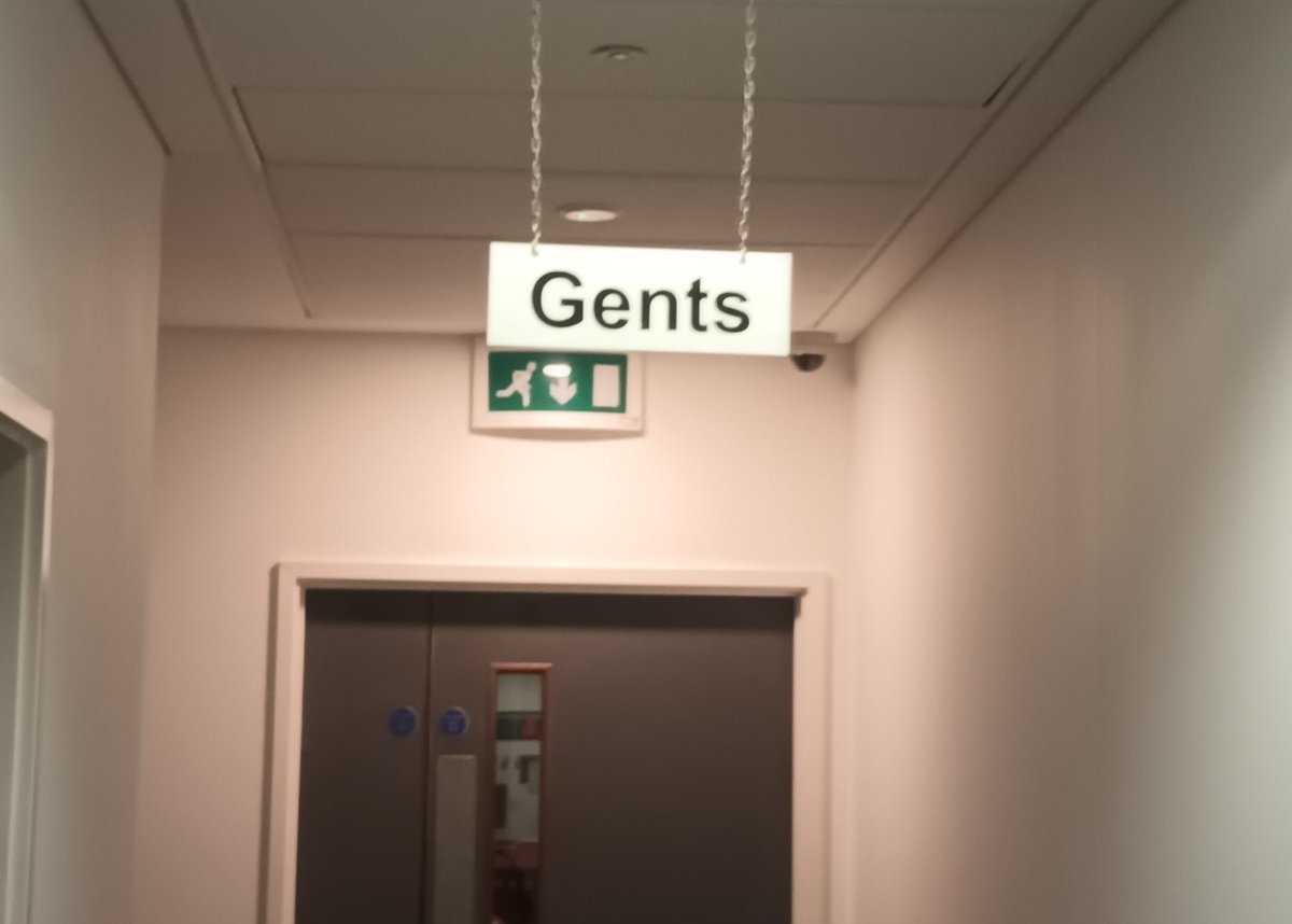 winterellade's tweet photo. Mag ik hier als Gentenaar ook naar toilet gaan? https://t.co/HuB10TJ8xv