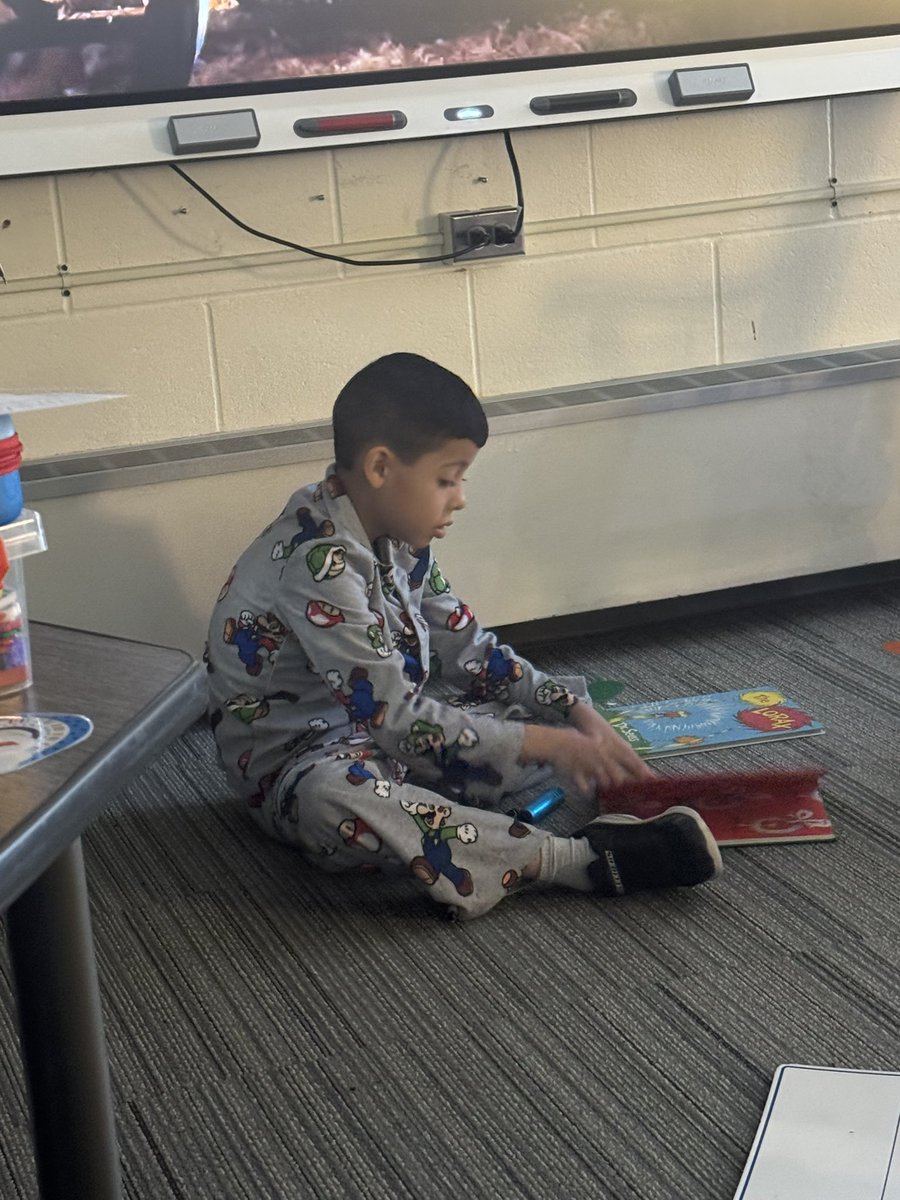 Mrs. Valentine 3C tweet media