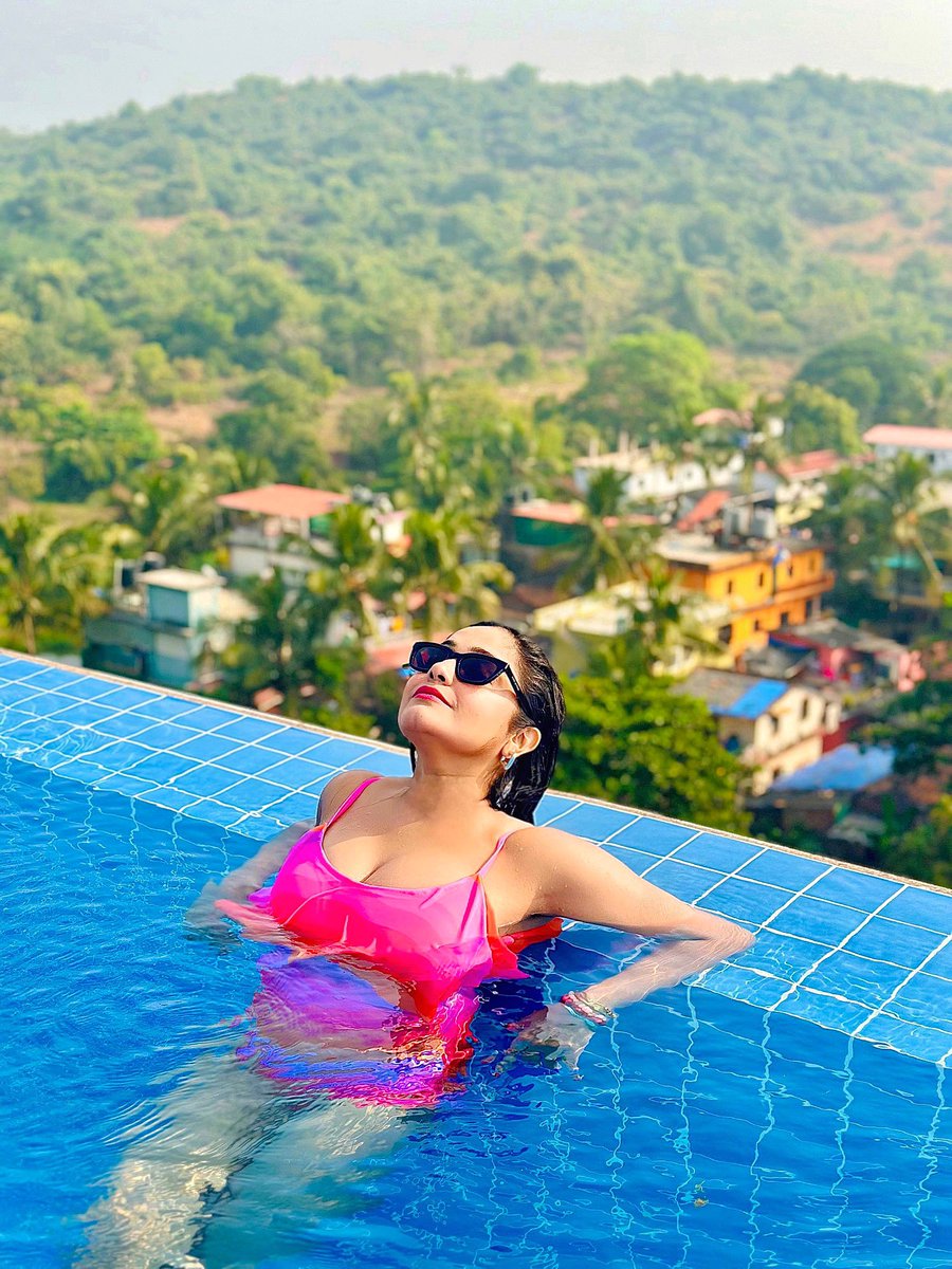 sayantani8's tweet photo. "Still dreaming of Goa's sun-kissed days"
#thefernhabitatcandolim
@cleartrip
Swimsuit - @LaLingerie
#RecentThrowback
#goa #travelphotography #poolstory #infinitypool #topview #morningvibes #goodambiance #vibing #holidays #travelgram #november #travelstory #traveladdict https://t.co/EU15XzYOkp