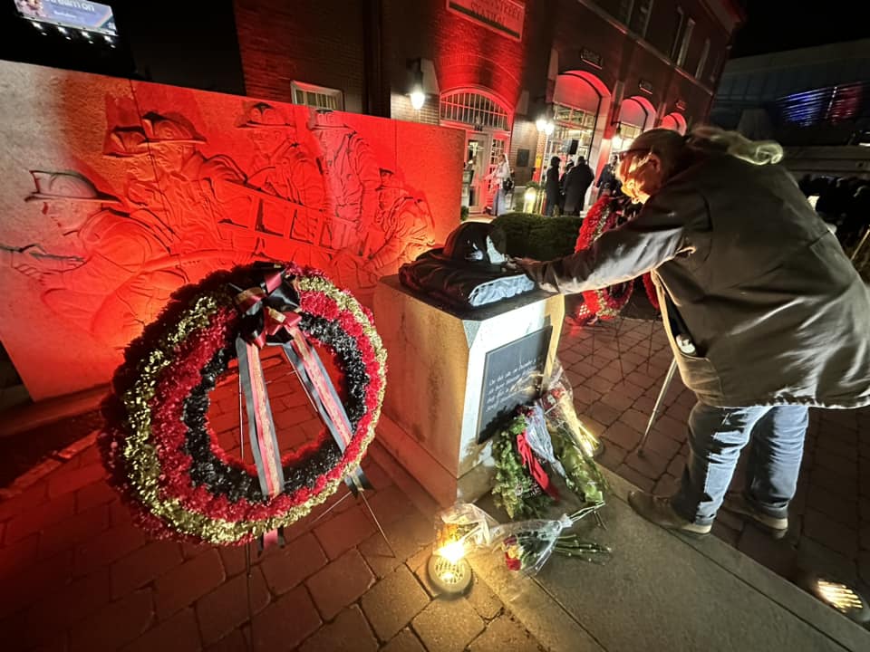 Hundreds gathered last night in #WorcesterMA to remember the sacrifices of six #firefighters and their families after they were killed in the  #WorcesterColdStorageFire. #Worcester6