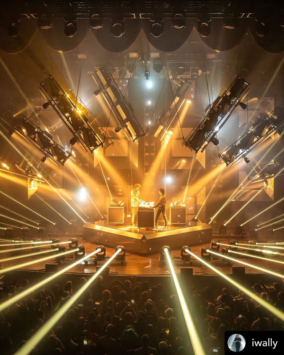 TheRobeWay's tweet photo. Bringing our #WayCoolWednesday to the ATL captured by Taylor Wallace at The Eastern for Justice with #lightingdesigner Vincent ‘Lewis’ Lerisson &amp; @Robelighting #MegaPointe &amp; #Tetra2 luminaires.

#therobeway #robelighting #robeontour #concertlighting #concertphotography #tourlife https://t.co/XjVpC9Cm47