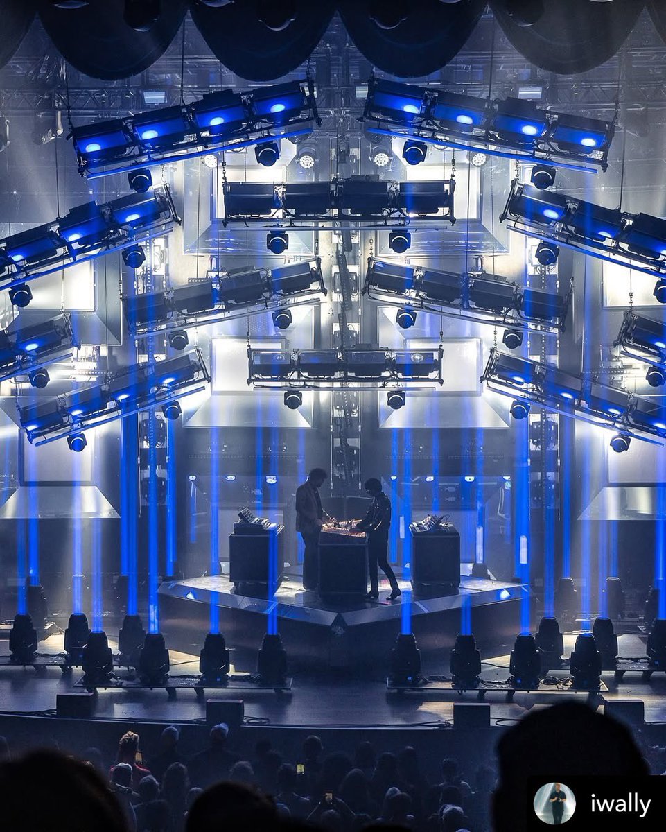 TheRobeWay's tweet photo. Bringing our #WayCoolWednesday to the ATL captured by Taylor Wallace at The Eastern for Justice with #lightingdesigner Vincent ‘Lewis’ Lerisson &amp; @Robelighting #MegaPointe &amp; #Tetra2 luminaires.

#therobeway #robelighting #robeontour #concertlighting #concertphotography #tourlife https://t.co/XjVpC9Cm47