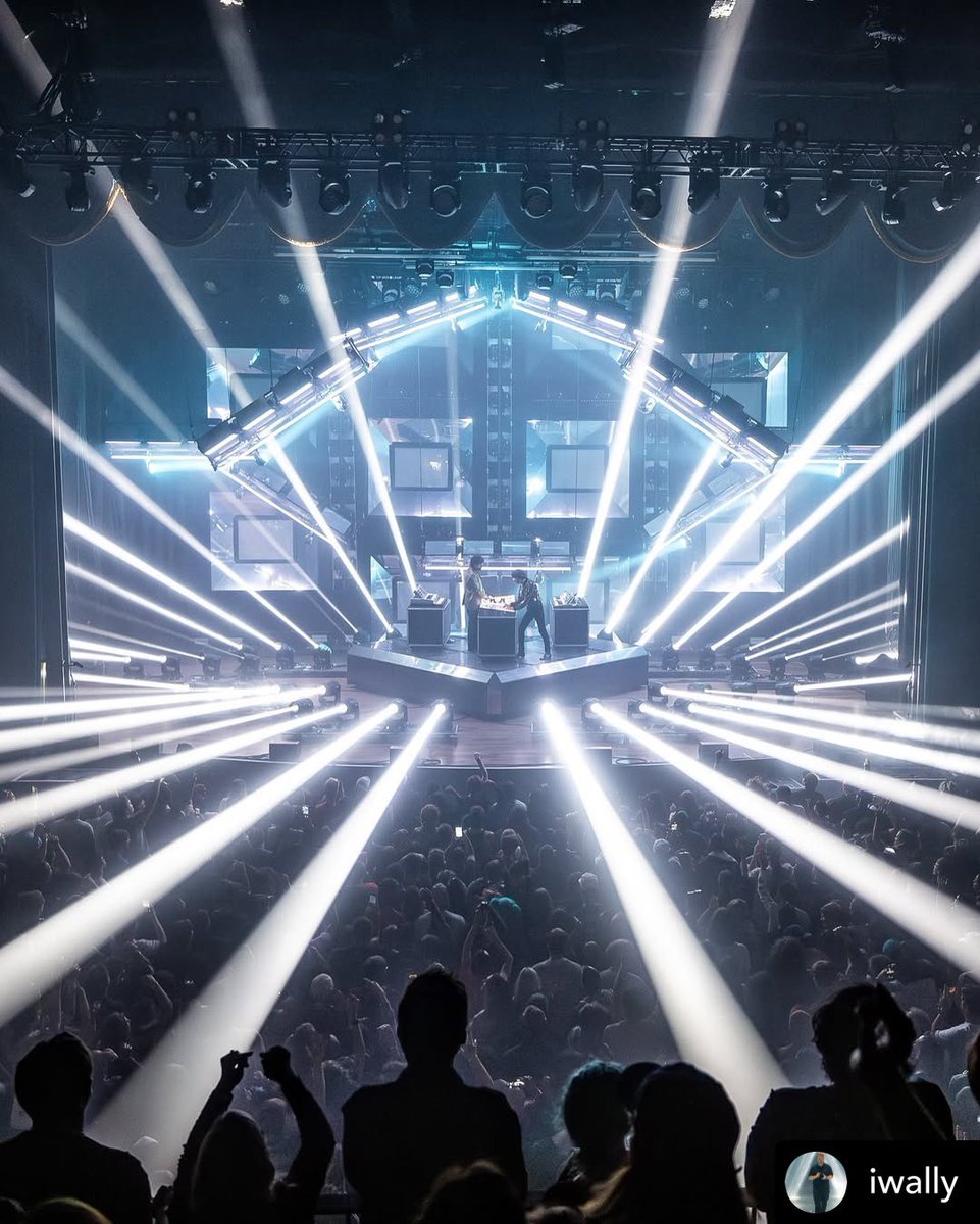 TheRobeWay's tweet photo. Bringing our #WayCoolWednesday to the ATL captured by Taylor Wallace at The Eastern for Justice with #lightingdesigner Vincent ‘Lewis’ Lerisson &amp; @Robelighting #MegaPointe &amp; #Tetra2 luminaires.

#therobeway #robelighting #robeontour #concertlighting #concertphotography #tourlife https://t.co/XjVpC9Cm47