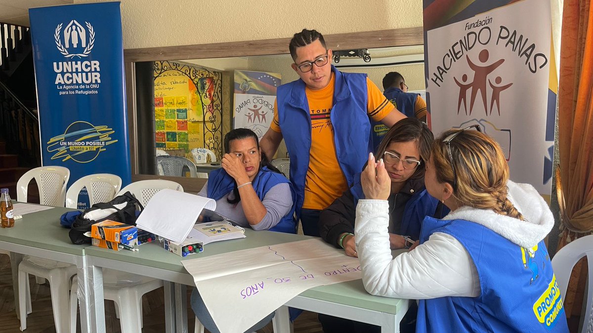 ACNUREcuador's tweet photo. 💬 En Cuenca, fortalecimos las capacidades de 10 defensores comunitarios a través de talleres enfocados en la integración de la perspectiva de género en la vida cotidiana, la promoción de los derechos y el fortalecimiento de la autoestima. https://t.co/728a60jUi5