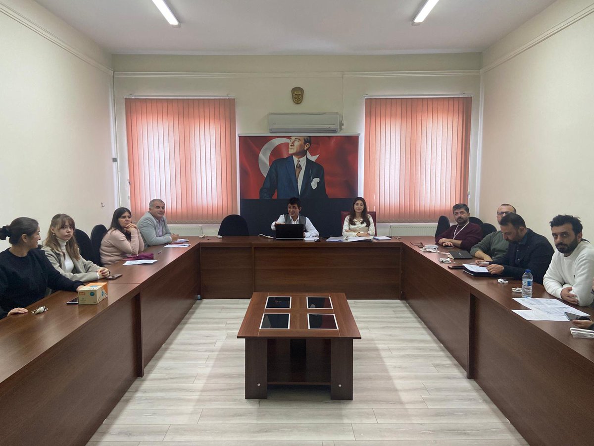 Uzun bir süredir çalışmalarını sürdürdüğümüz Akreditasyon çalışmalarının son aşamasına geldik.  Akreditasyon denetimi öncesi genel bir değerlendirme toplantısı yaptık.
Tüm çalışma arkadaşlarıma başarılar diliyor, gösterdikleri çabalar için teşekkür ediyorum.
#maku 
#ztyo