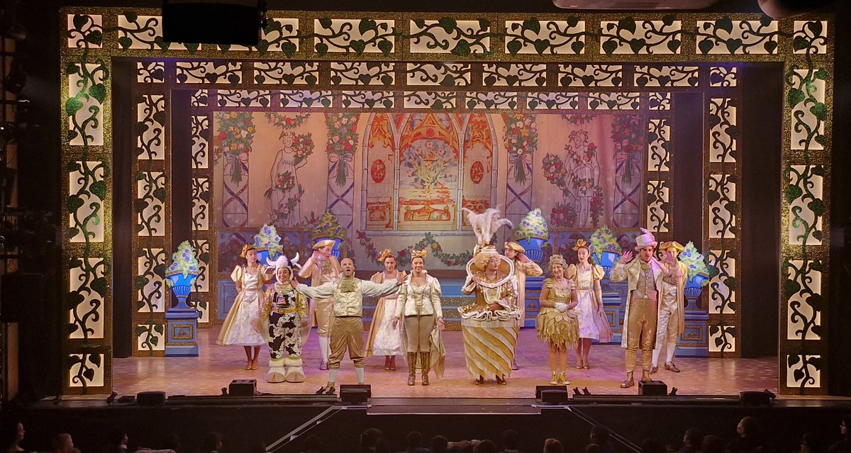 Albright continued their festivities with a whole school trip to the Panto today! An amazing time was had by all, with lots of engagement from both students and staff! Thanks to Mr Downey for organising such a lovely trip! #Edutwitter #SEND #Panto #Inclusion