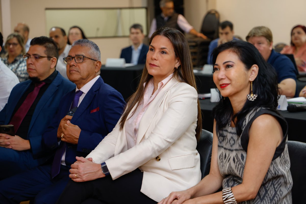 #MIC | Capacitan a consultores en metodología empresarial para el acompañamiento integral a Mipymes

🔗goo.su/C1Y1ZC

#GobiernoDelParaguay
#MICGenerandoOportunidades