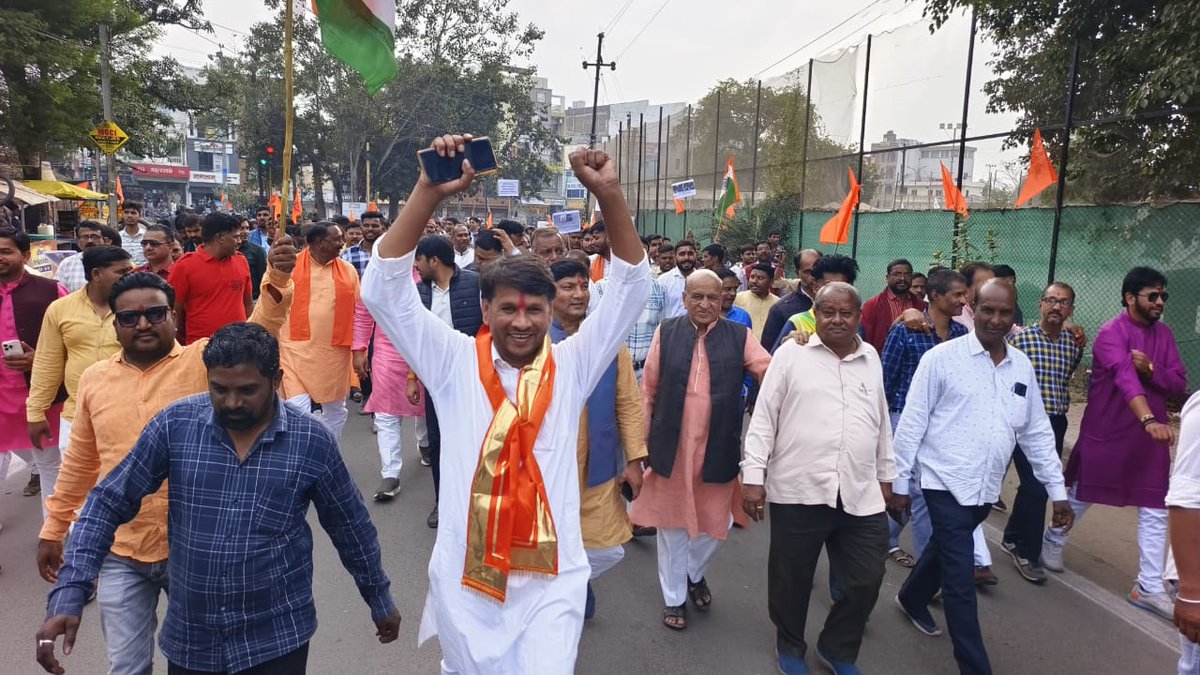 dariyavsingh_'s tweet photo. अब जाग उठे है हम कुछ कर के दिखा देंगे 
ए माँ तेरे चरणों मे आकाश झुका देंगे। 🚩
#बांग्लादेशी_हिन्दू #धार 
🚩🚩🚩 https://t.co/fQixiV91GS