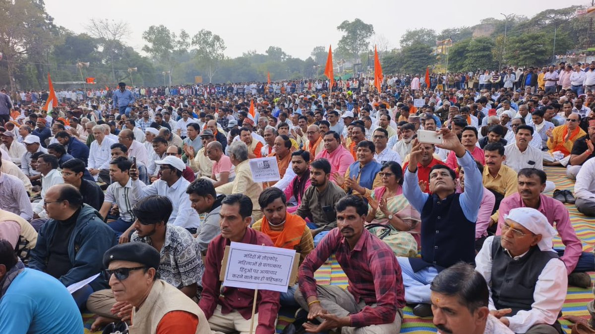 dariyavsingh_'s tweet photo. अब जाग उठे है हम कुछ कर के दिखा देंगे 
ए माँ तेरे चरणों मे आकाश झुका देंगे। 🚩
#बांग्लादेशी_हिन्दू #धार 
🚩🚩🚩 https://t.co/fQixiV91GS