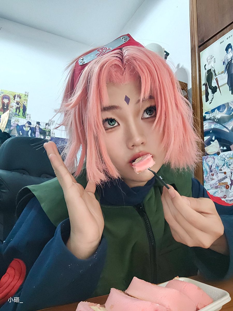 Xiaoza_777's tweet photo. 樱当然要吃樱花味的蛋糕啦~
#cosplay #男娘 #NARUTO #sakula #男coser https://t.co/spbAvL1EQm