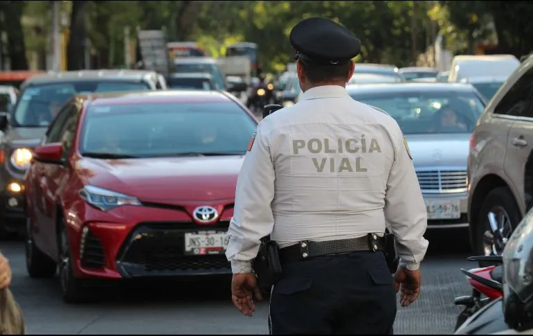 RubiBobadilla's tweet photo. Espero, de corazón, que la administración que entra al Gobierno de Jalisco sí impulse acciones para erradicar la corrupción en la Policía Vial. Porque de no ocurrir, aquí seguiremos exhibiendo las poquerías con las cuales muchos elementos viales construyen su sueldo extra. https://t.co/CJu6nHqxyP