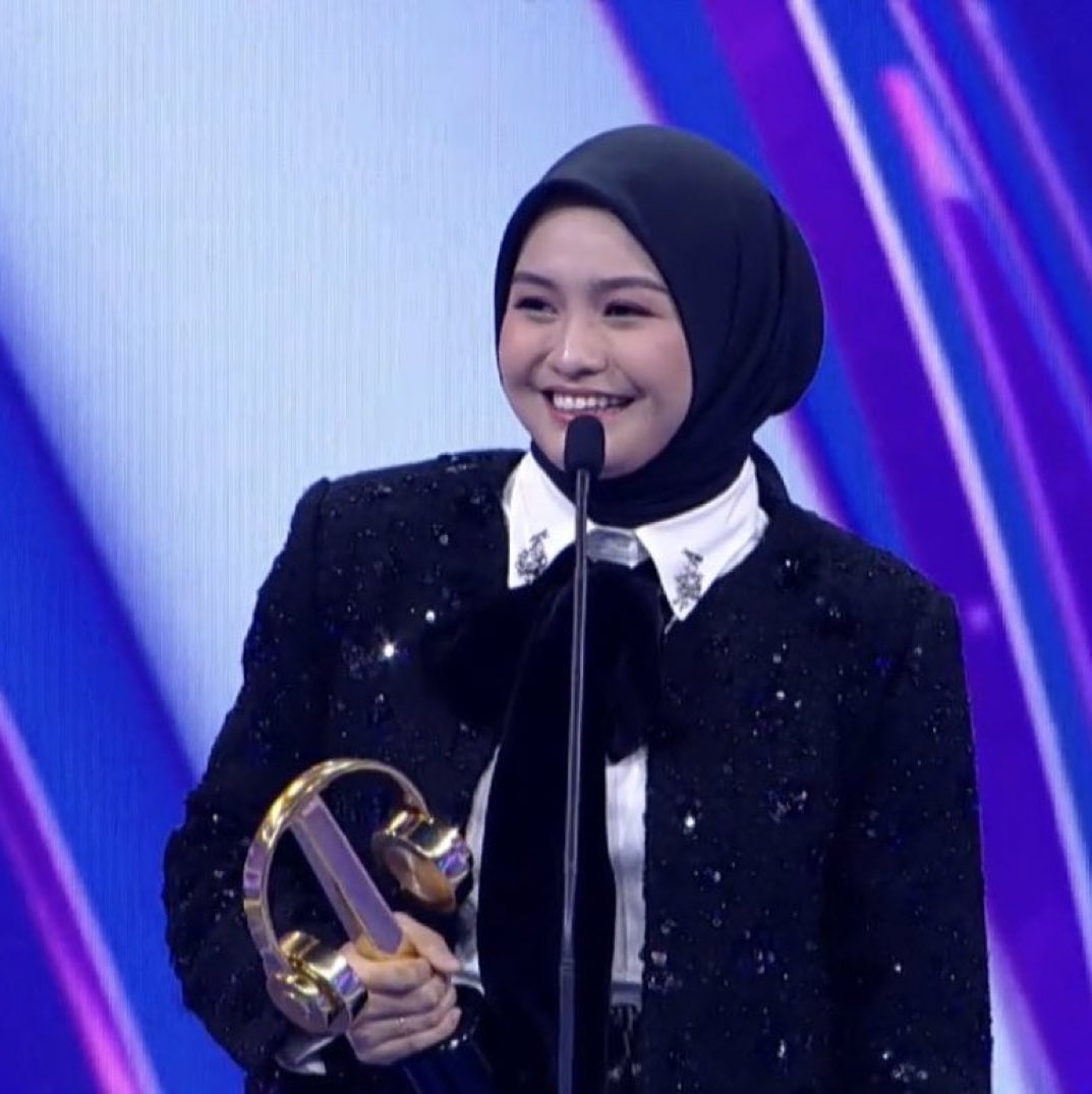 bismillah pegang piala lagi ya malam ini🫶

#SalmaSalsabilDiAMIAwards2024