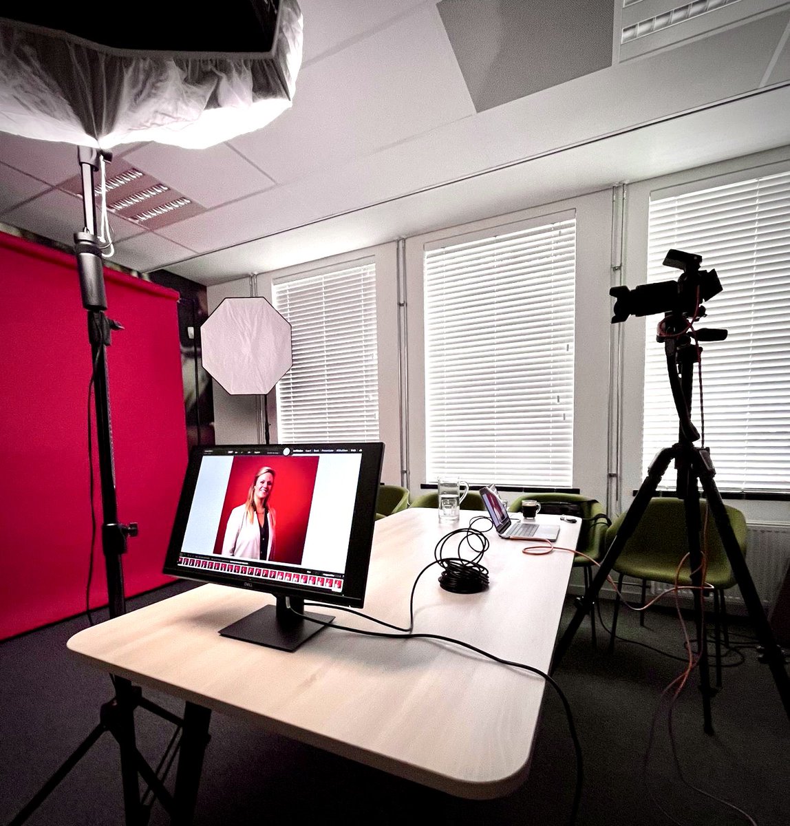 Het waren er geen 600 maar 700!! Medewerkers van @de_rooi_pannen 📸. Vandaag dag 7 in Breda, tevens laatste dag. Het waren 7 leuke (en soms zware 😉) dagen waarbij Erik enorm in de watten is gelegd door de medewerkers van Marketing &amp; Communicatie. Veel dank daarvoor!! 🙏