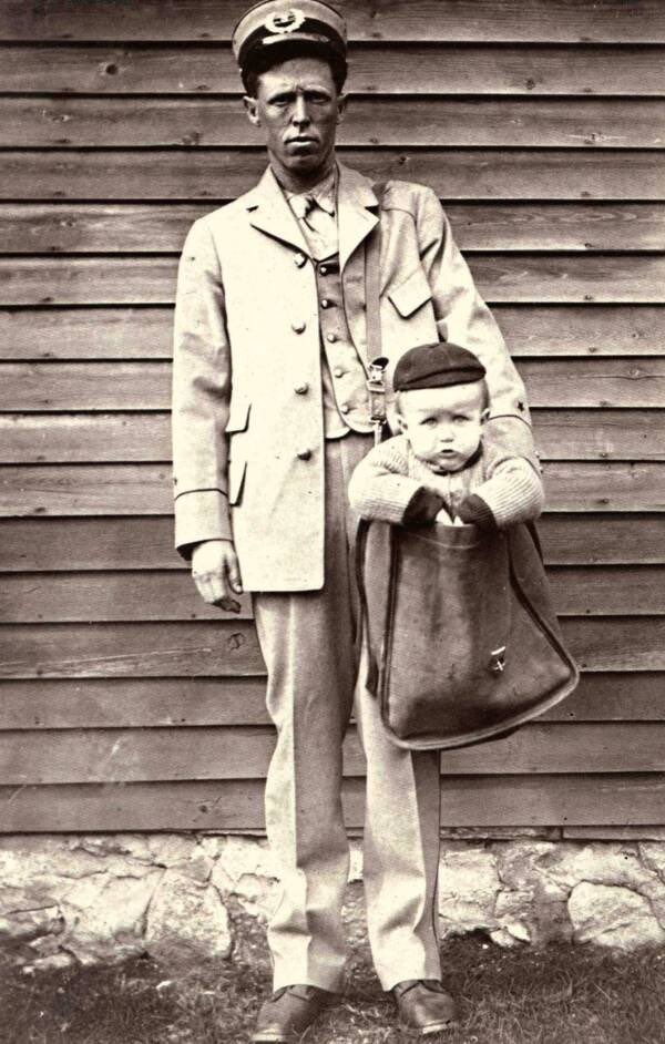 itscharif's tweet photo. @creepydotorg When the USPS launched Parcel Post in 1913, some Americans shipped children through the mail—if they weighed under 11 pounds and had enough stamps. Thankfully, all arrived safely before the practice was banned two years later. https://t.co/3TqLJRiUn6