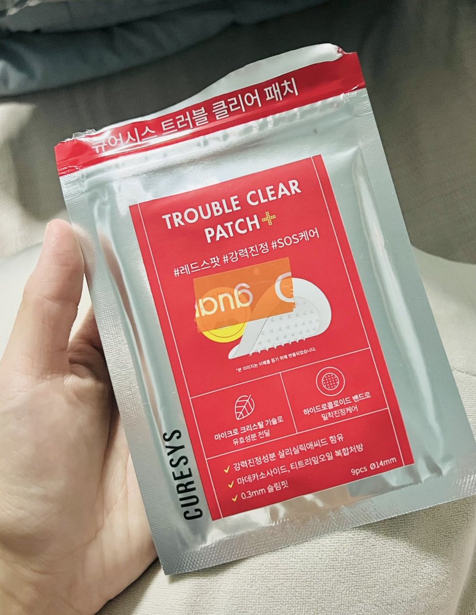 secretlyfura's tweet photo. Dah weh korang takyah serabut fikir cara kecutkan jerawat batu/tanpa mata tu. 

Guna microneedle acne patch ni! Berkesan habis on blind pimple 😆 1/2 malam kecut. https://t.co/kGbrp1SuQn