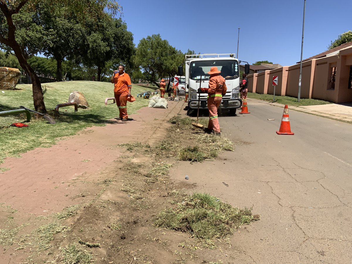 MyJRA's tweet photo. @Coj_RegionD @JoburgParksZoo #MegaBlitz 📸 Patching and Level 1 on Lali Street and Setemela Street, Moroka. @CRUM_CoJ @EISDcoj @CityofJoburgZA https://t.co/jmecl2FiTm