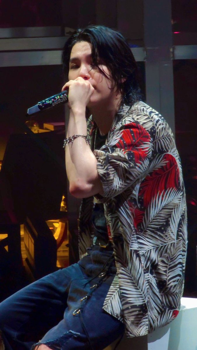 거울을 볼 때 자신에 대해 어떻게 생각하시나요?거울을 보며 자신이 왜 그렇게 아름다운지, 왜 자연이 자신에게 아름다운 아름다움을 선사했는지 끊임없이 궁금해하실 것 같아요.