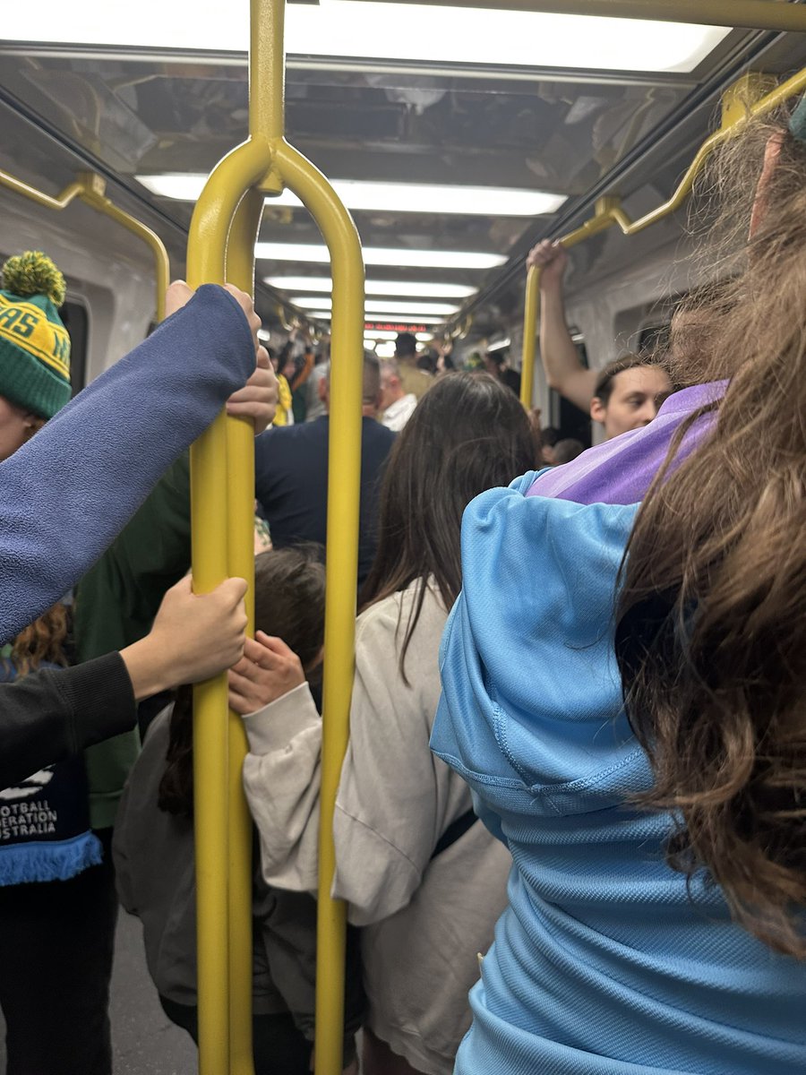 chanism83's tweet image. The 22:47 Craigieburn from Parliament. Standing room only, at 30min frequencies for Matildas fan, theatre goers and healthcare workers finishing work! #frequencyisfreedom