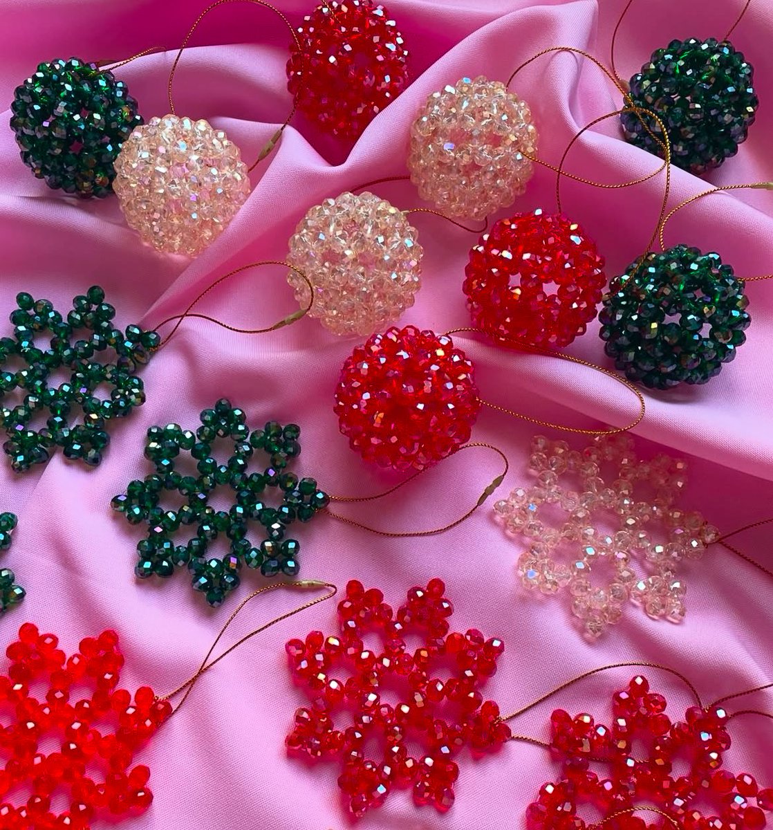 AdetounBamgbade's tweet photo. Celyn [Christmas tree ornaments] 🎄❤️.
Price- Set of 6 | 30000NGN
              Set of 9 | 45000NGN
              Set of 12 | 6000NGN.
Perfect for your Christmas tree or festive decor. 
Location- Lagos/Ibadan.
Worldwide delivery 🌍.
#adetoundesign #celyn #christmastree #lumin https://t.co/cGumy5sCkB