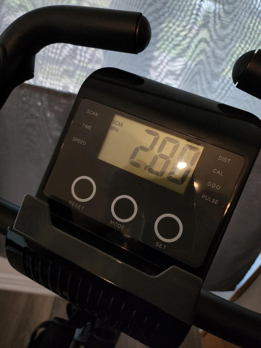cleopas88's tweet photo. Exercising in the winter morning improves blood circulation in the body.🏋🏻🎧 https://t.co/qguG5m5Ukx